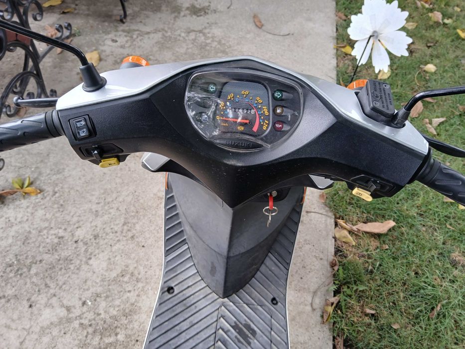 Vând Scuter Suzuki