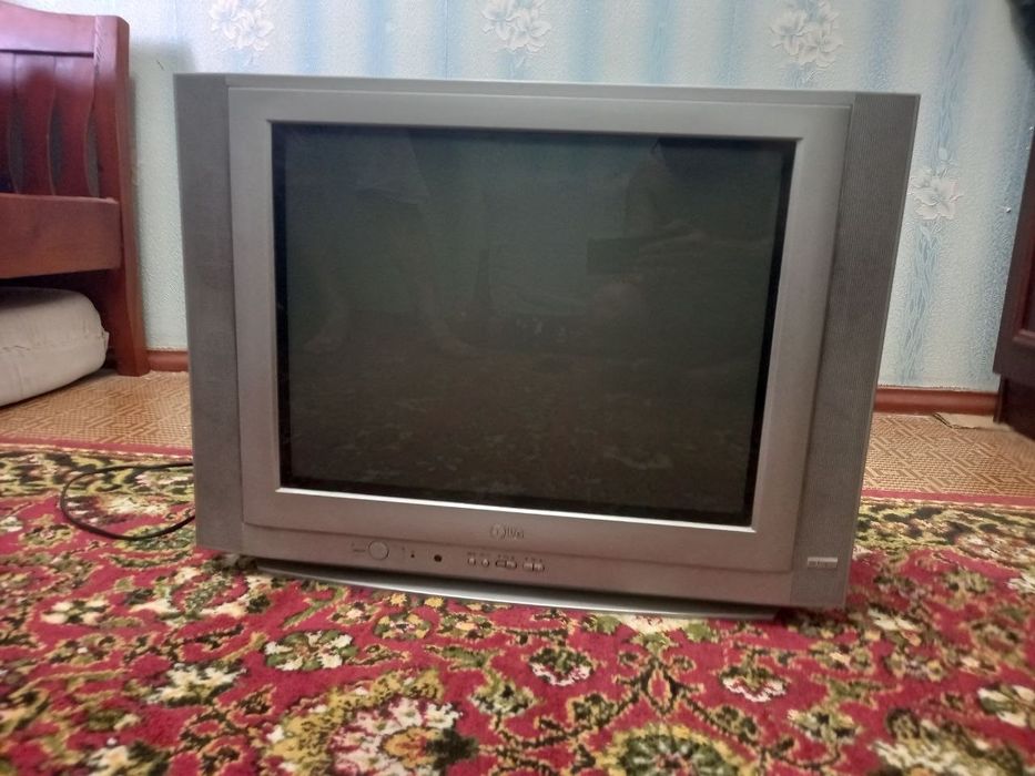 Eski LG televizor,ishlaydi holati yaxshi