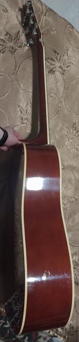 Продаю акустическую гитару