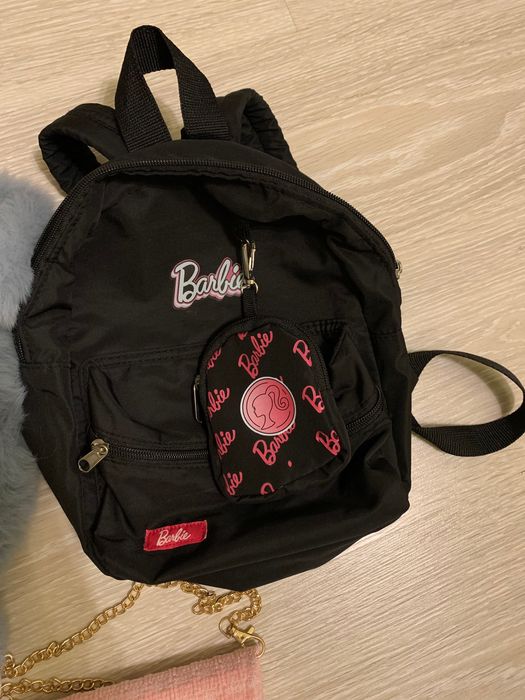 Лот от детска раничка и чантички