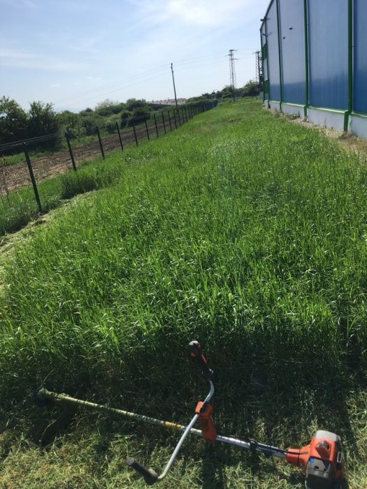 Косене на трева подрязване на храсти почистване на места