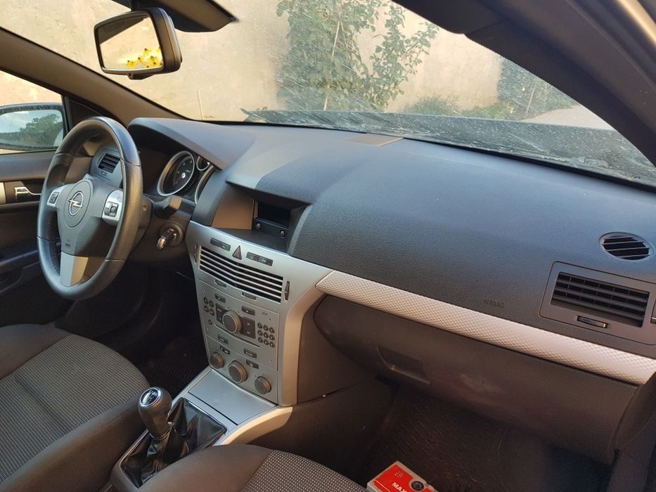plansa bord  opel astra h