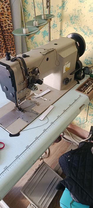 Двуиглова шевна машина