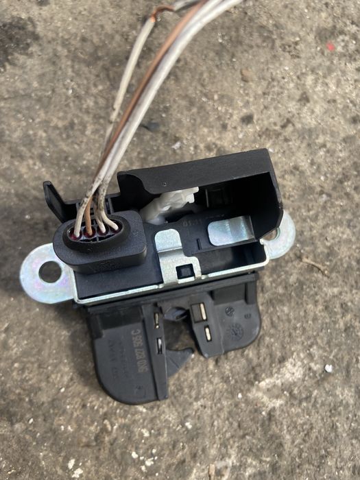 clanta incuietoare haion vw golf 6 an 2010