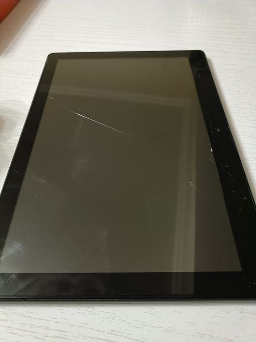 Продам планшет на запчасти Lenovo tabE10.