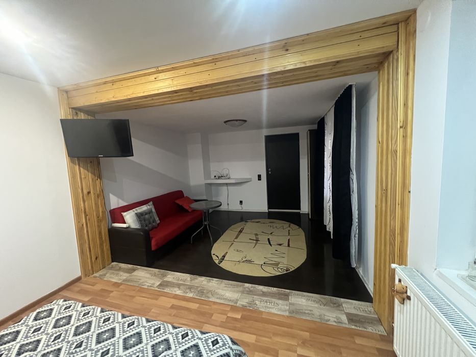 Închiriez unitate locativă la casă