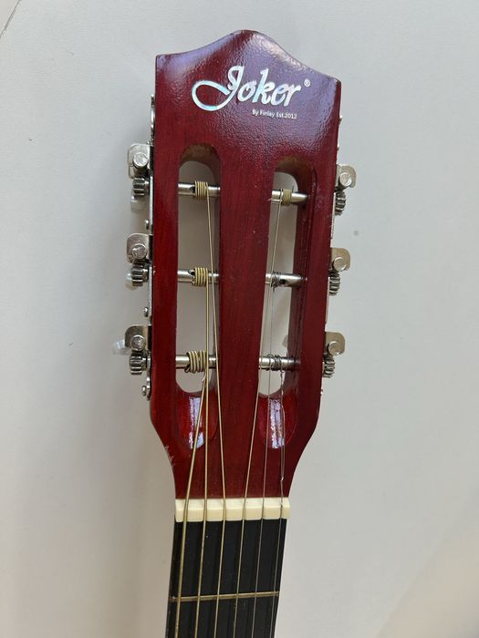 Гитара с шестью эликсир струнами