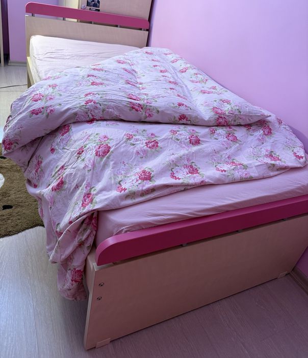 Легло+1
Едно основно и едно, което се вади отдолу+два матрака