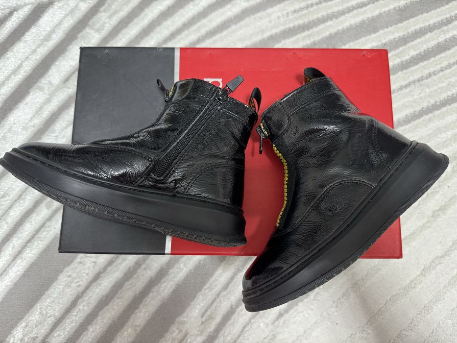 Продам детские ботинки