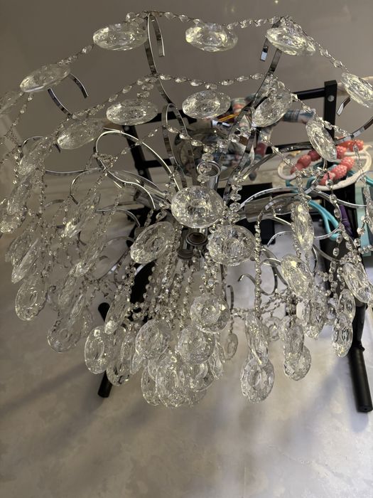 Продам хрустальную люстру