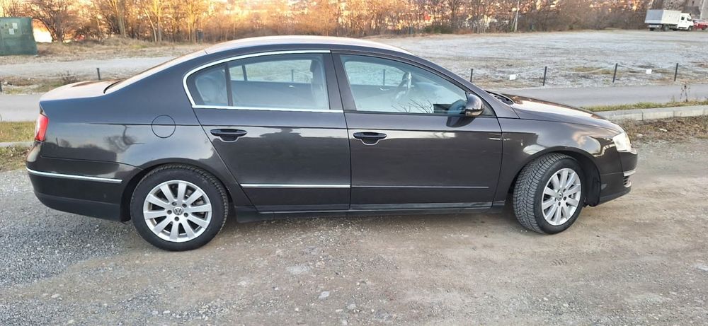 Vând Volkswagen Passat B6