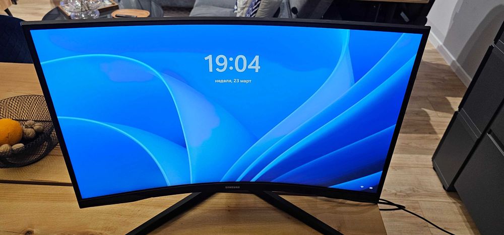 Геймърски монитор Samsung G5 27" извит 144Hz