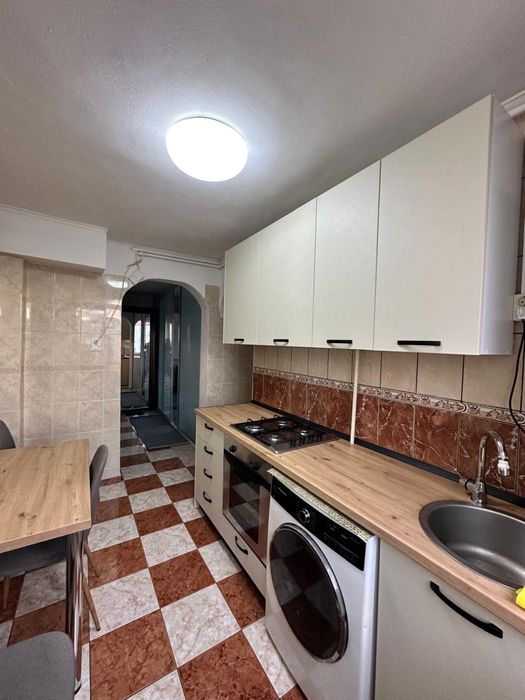 Propritar - Închiriez apartament 2 camere decomandat, renovat, centrală nouă - Bulevard Vlahuță, Brașov, etaj intermediar