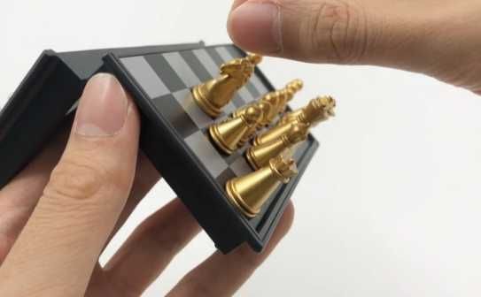 Мини магнитна шахматна дъска 12,7 см – сгъваем портативен комплект