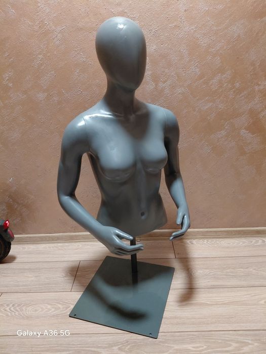 Дамски манекен.  .