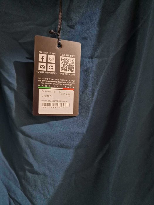 Costum de dama cu pantaloni lungi.