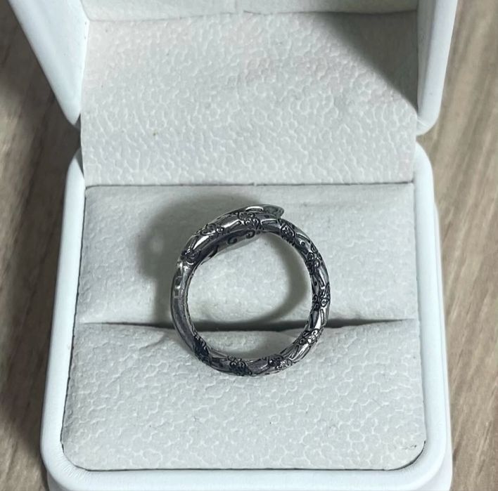 Продам кольцо из серебра