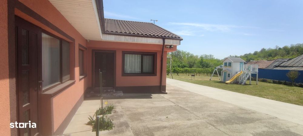 Casa renovata, utilitati complete (Gaz) + 1900 mp teren – Scurta, BC
