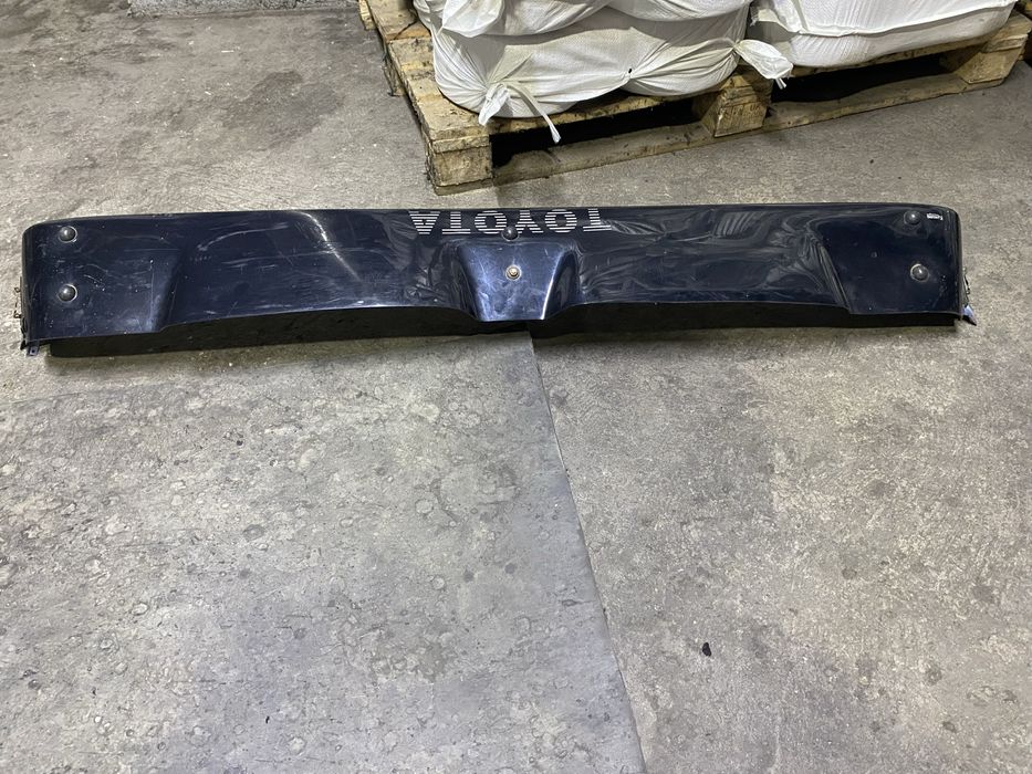 Споилер на лобовое стекло