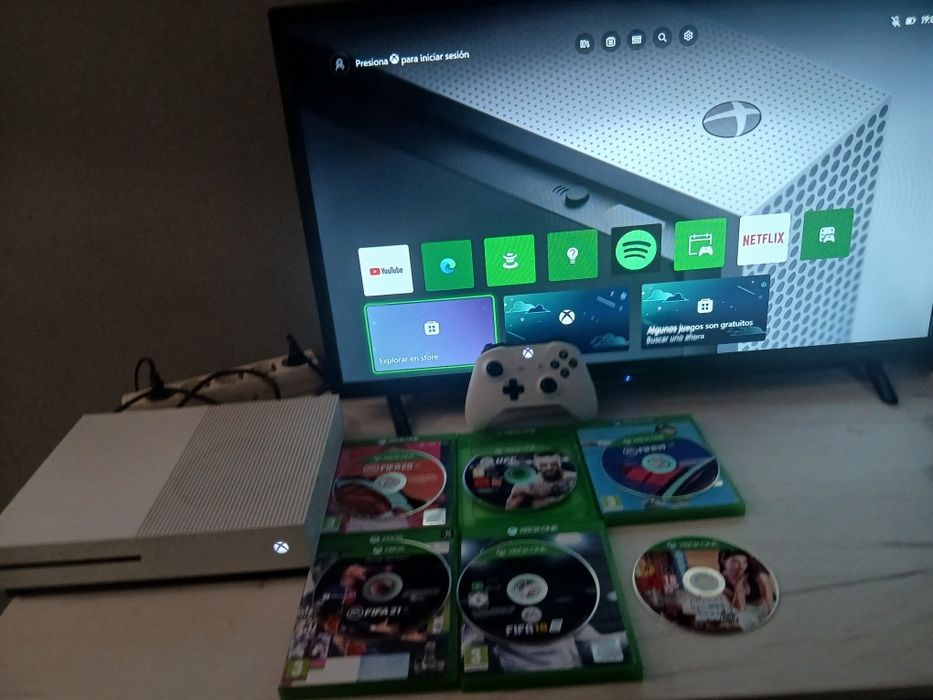 Vând xbox one cu jocuri