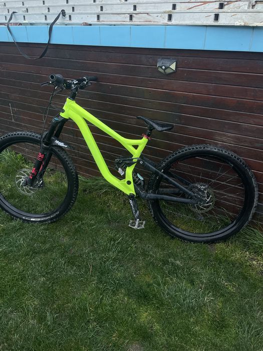 Vand commencal supreme dh v3 custom,in stare f buna