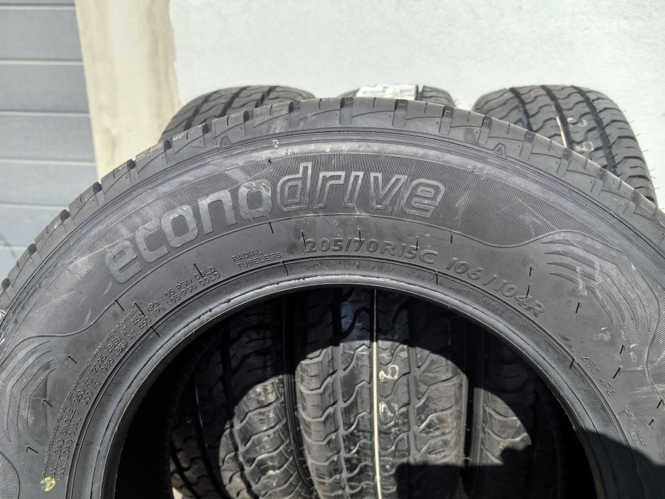 205/70/15 С Дънлоп ДОТ 2021 г - Чисто Нови - БУСОВИ