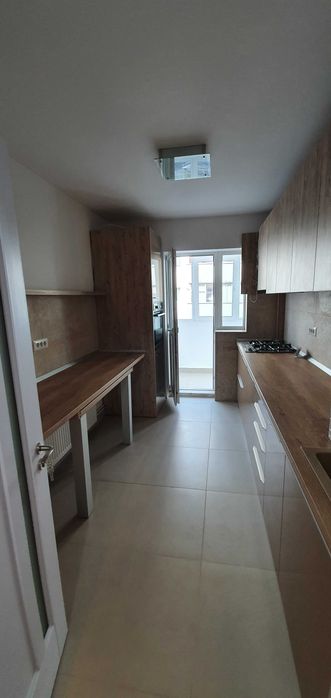 Inchiriez apartament 3 camere ultracentral - zona Romal - Campina