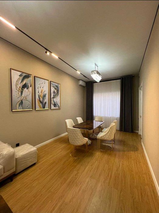 Срочно сдается евродом 3 комнаты,1,5 сотки.Азербайджанский центр.