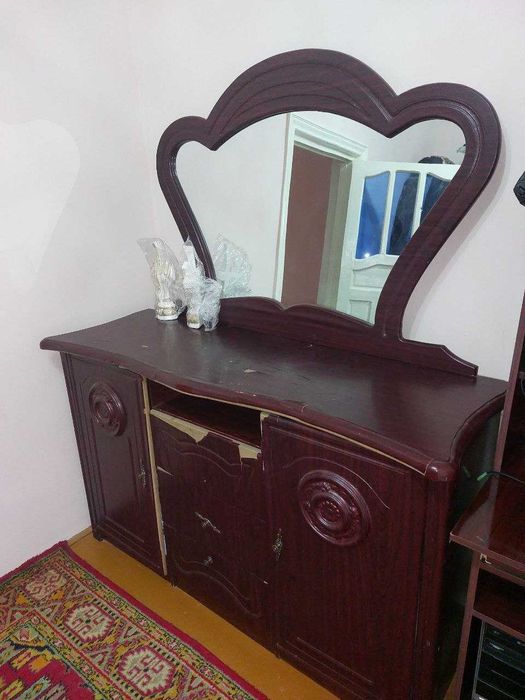 Шкаф, трюмо сотилади