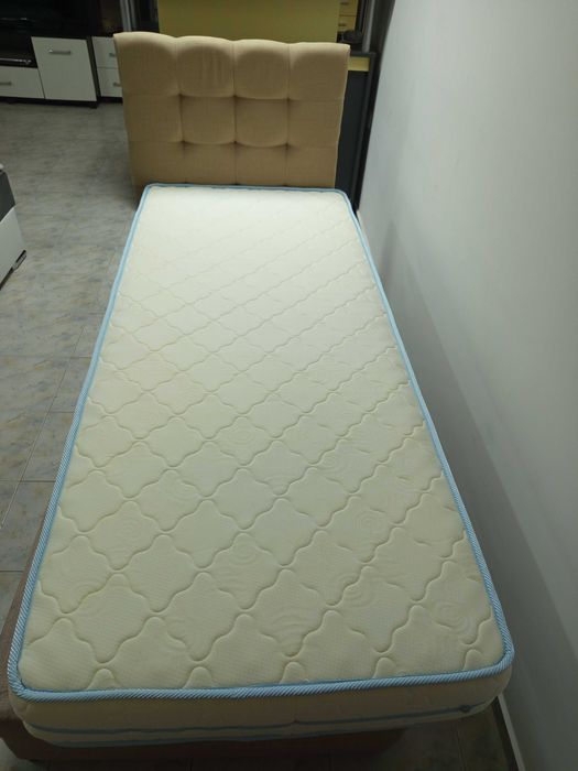 Еденично легло с почти нов матрак