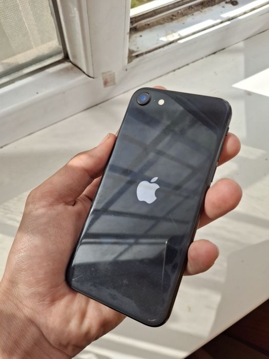 Айфон се 2020 идеал