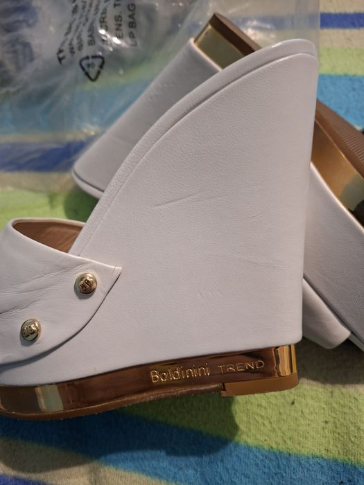 Обувки малко носени