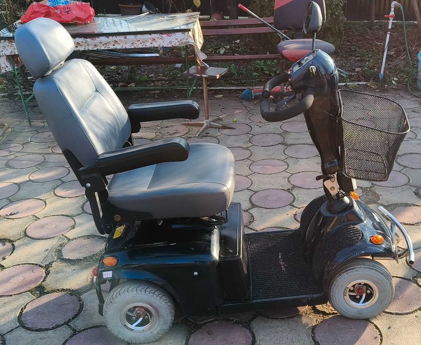 Carucior electric persoane cu handicap