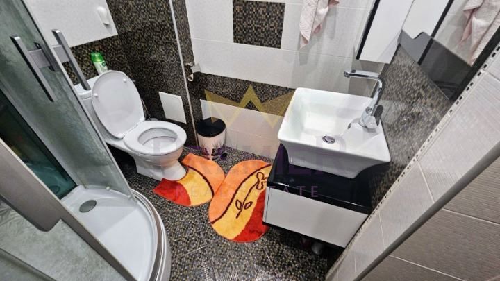 Дава се под наем Тристаен апартамент в Варна, Левски - 95 кв.м за 767 € - Снимка #12