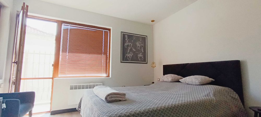 Прекрасен тристаен ул. " Парчевич", Адвокатска градина, гр. Варна