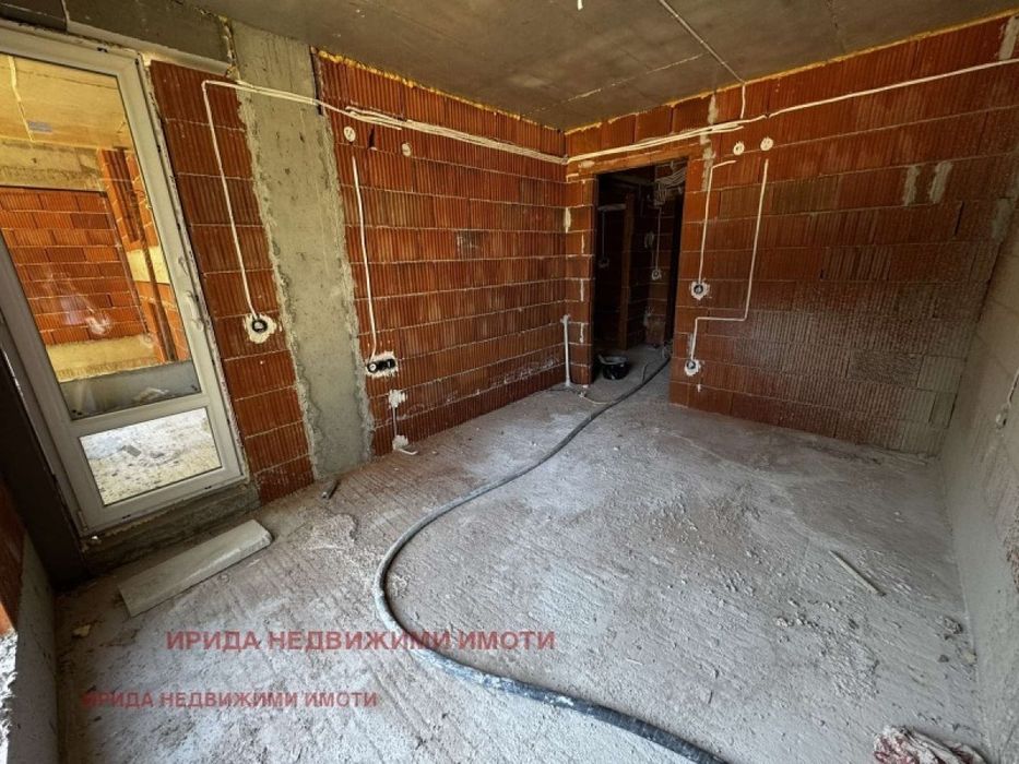 Тристаен апартамент в Бъкстон с АКТ 14!
