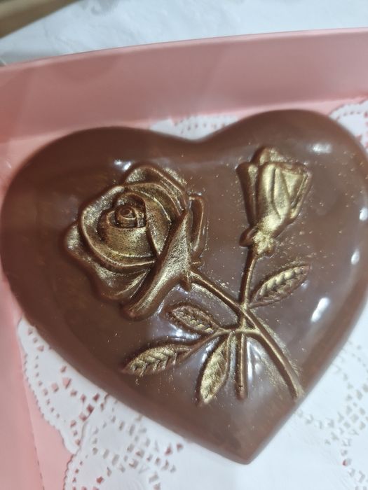 Әр түрлі формадағы, тойбастарға, сыйлыққа  шоколадттар