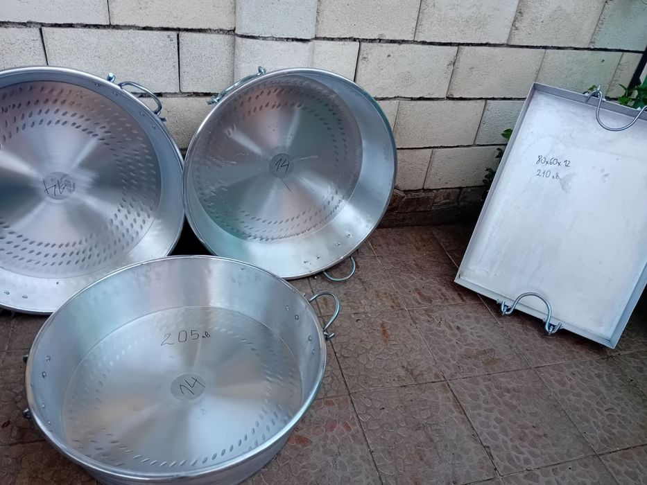 казани неръждавейка.Големи  тави