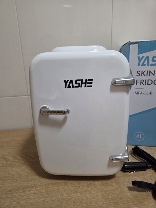 Мини хладилник YASHE Mini Fridge 4 литра 220V-12V DC Бял