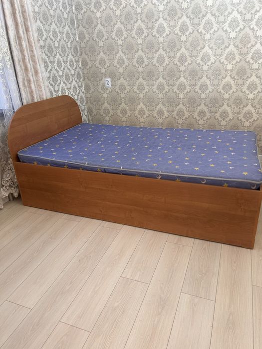 Кровати с матрацем для спальни