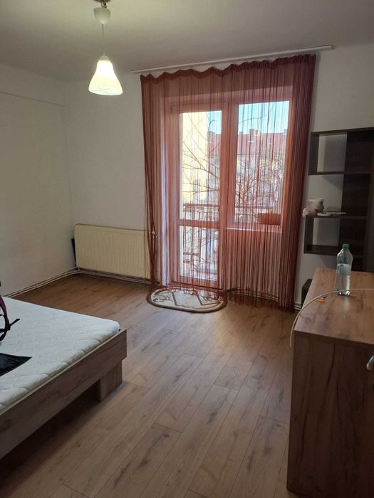 Vând apartament cu 2 camere decomandate, str Horea