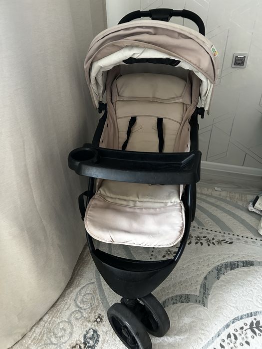 Бежевая коляска