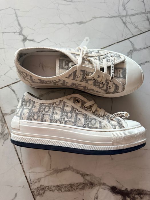 Moschino сникърс и Диор маратонки