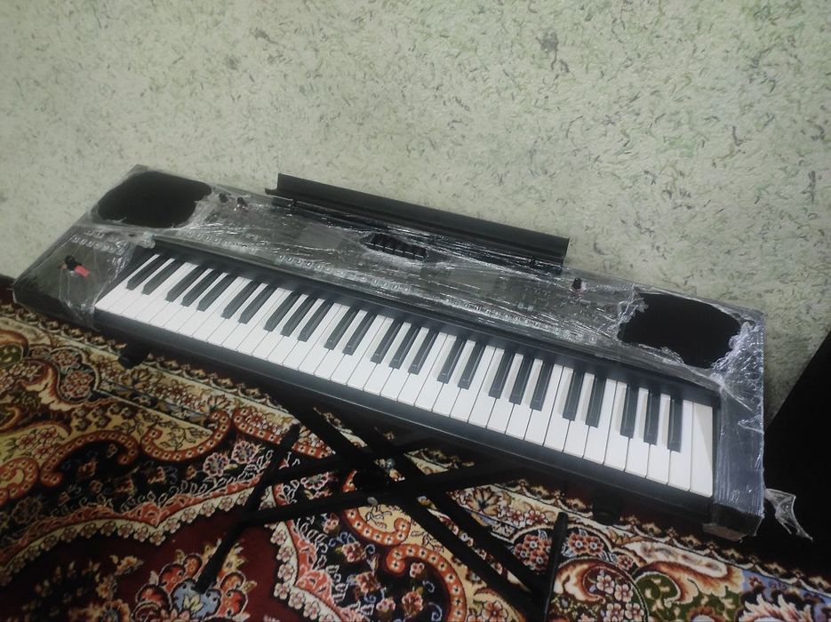 Roland E-A7 стоит как новый