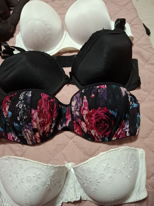Продавам сутиени 75б