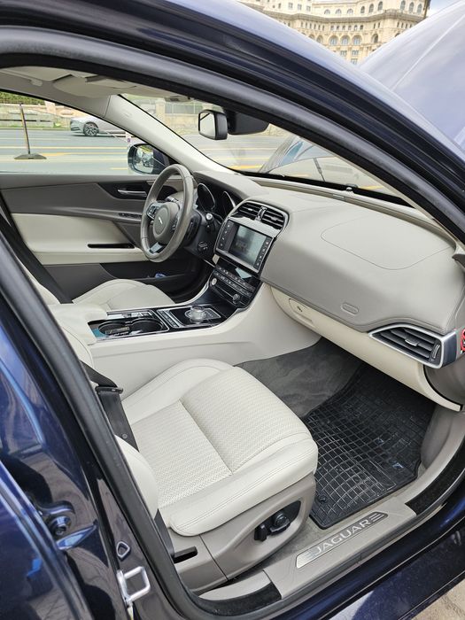 Vand Jaguar XE an2016