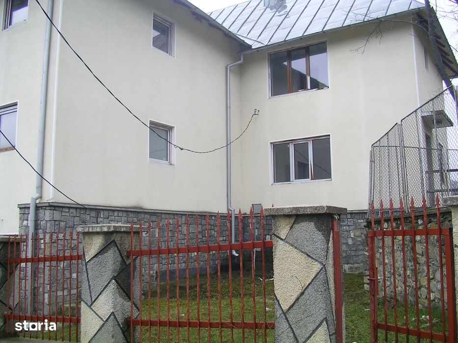 Vând casă spațioasă în Breaza – 1500 mp teren