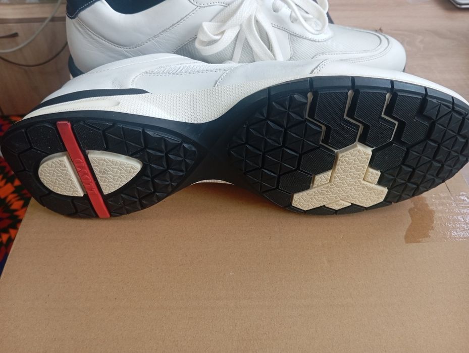 Кроссовки бренд LLOYD