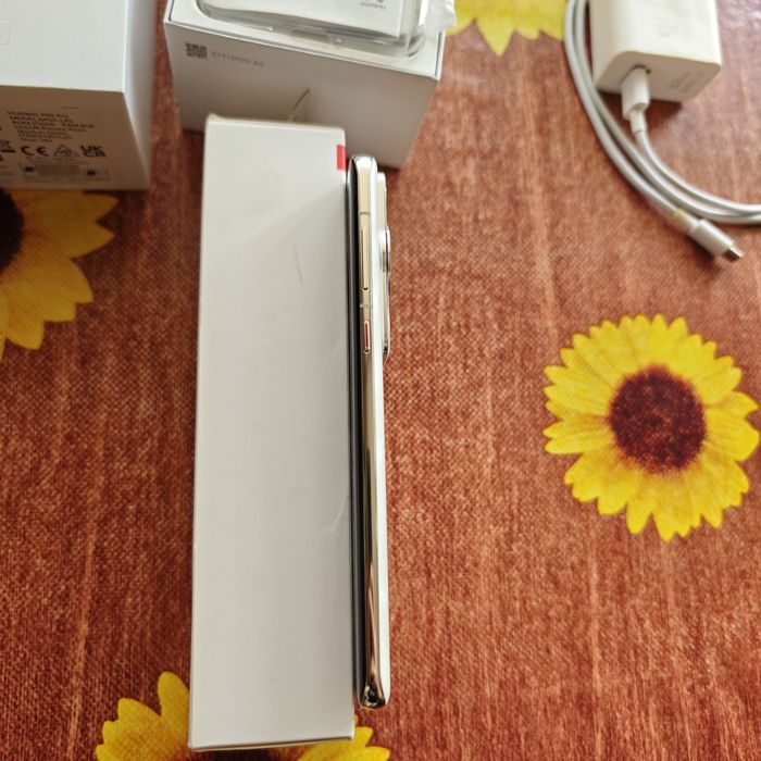 Huawei P60 Pro Rococo Pearl 256Gb/8Gb + Huawei Tripod Selfie Stick Pro + подаръци