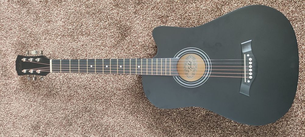 Для достойного кандидата продам гитару+чехол в подарок